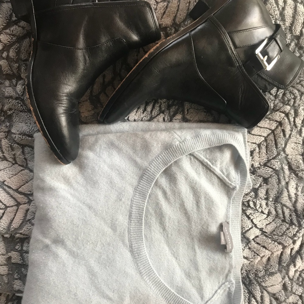 Ann Taylor Cashmere Sweater 💙